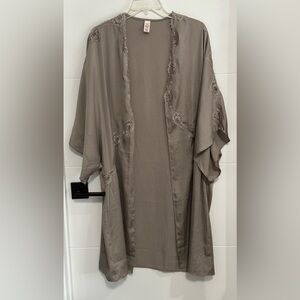 Victoria's Secret: Women’s Open Kimono- Size XS